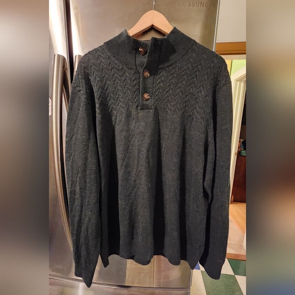 Men's Turnbury Extra Fine Marino Wool 3 button sweater. XL. - Picture 2 of 5